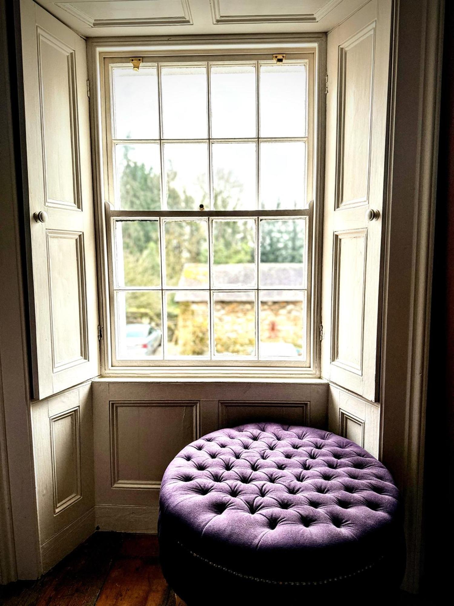 Clone Country House Aughrim Extérieur photo The window of the room where the body of Mary Shelley was discovered