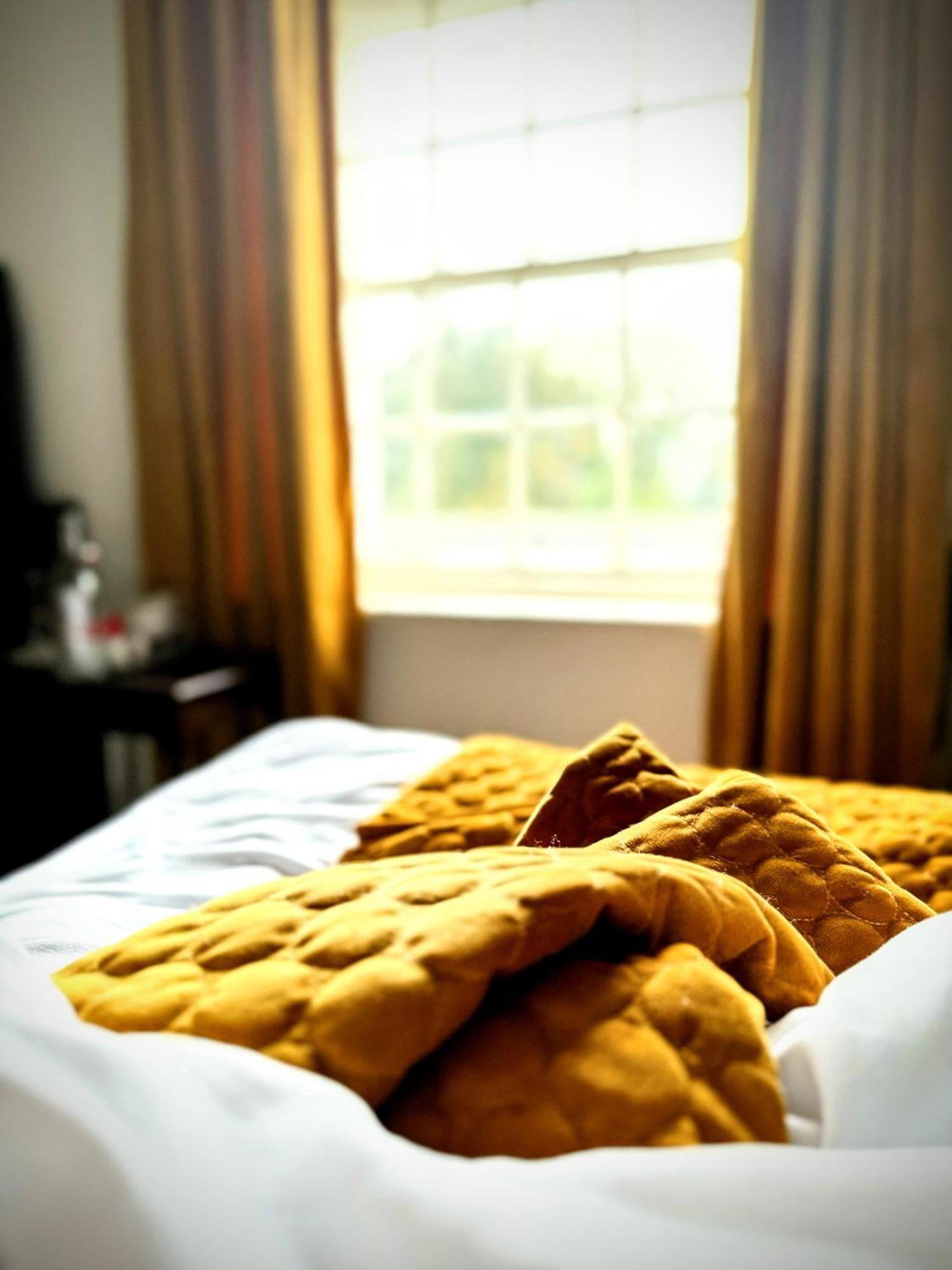 Clone Country House Aughrim Extérieur photo A bed with a duvet