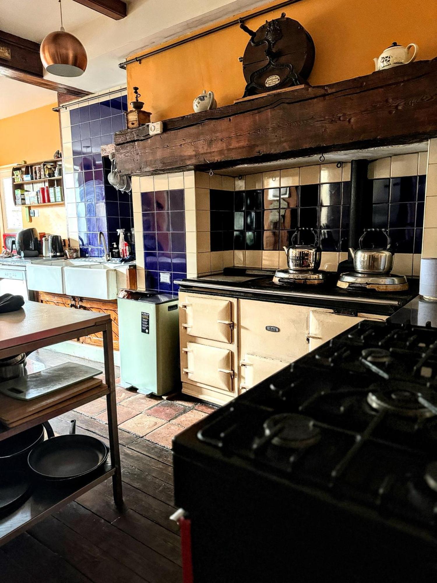 Clone Country House Aughrim Extérieur photo The kitchen at The Old Post Office