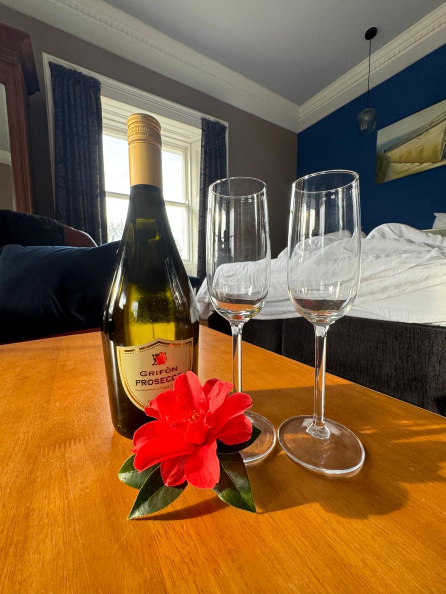 Clone Country House Aughrim Extérieur photo A bottle of Prosecco DOC