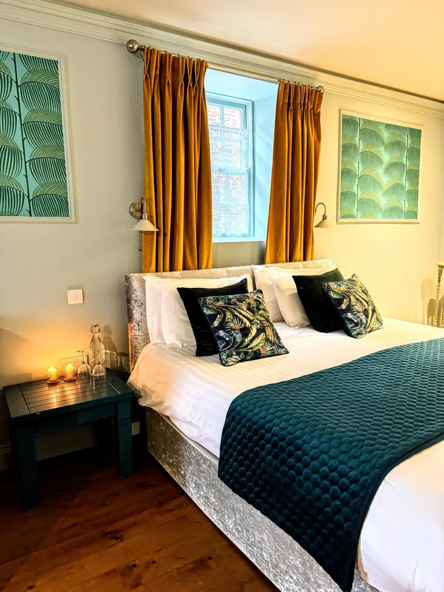 Clone Country House Aughrim Extérieur photo A bedroom at The Old Vicarage
