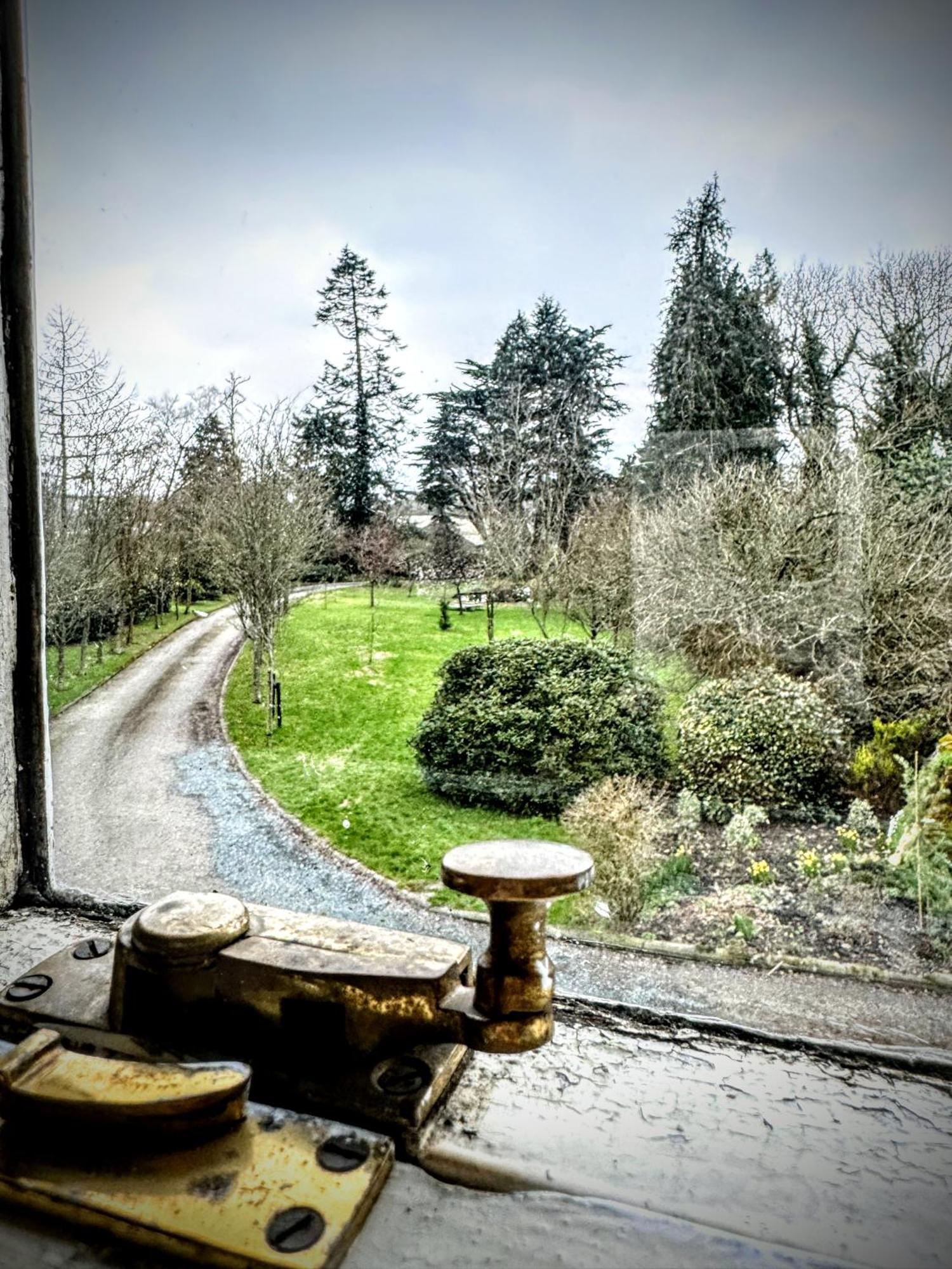 Clone Country House Aughrim Extérieur photo The entrance to the garden