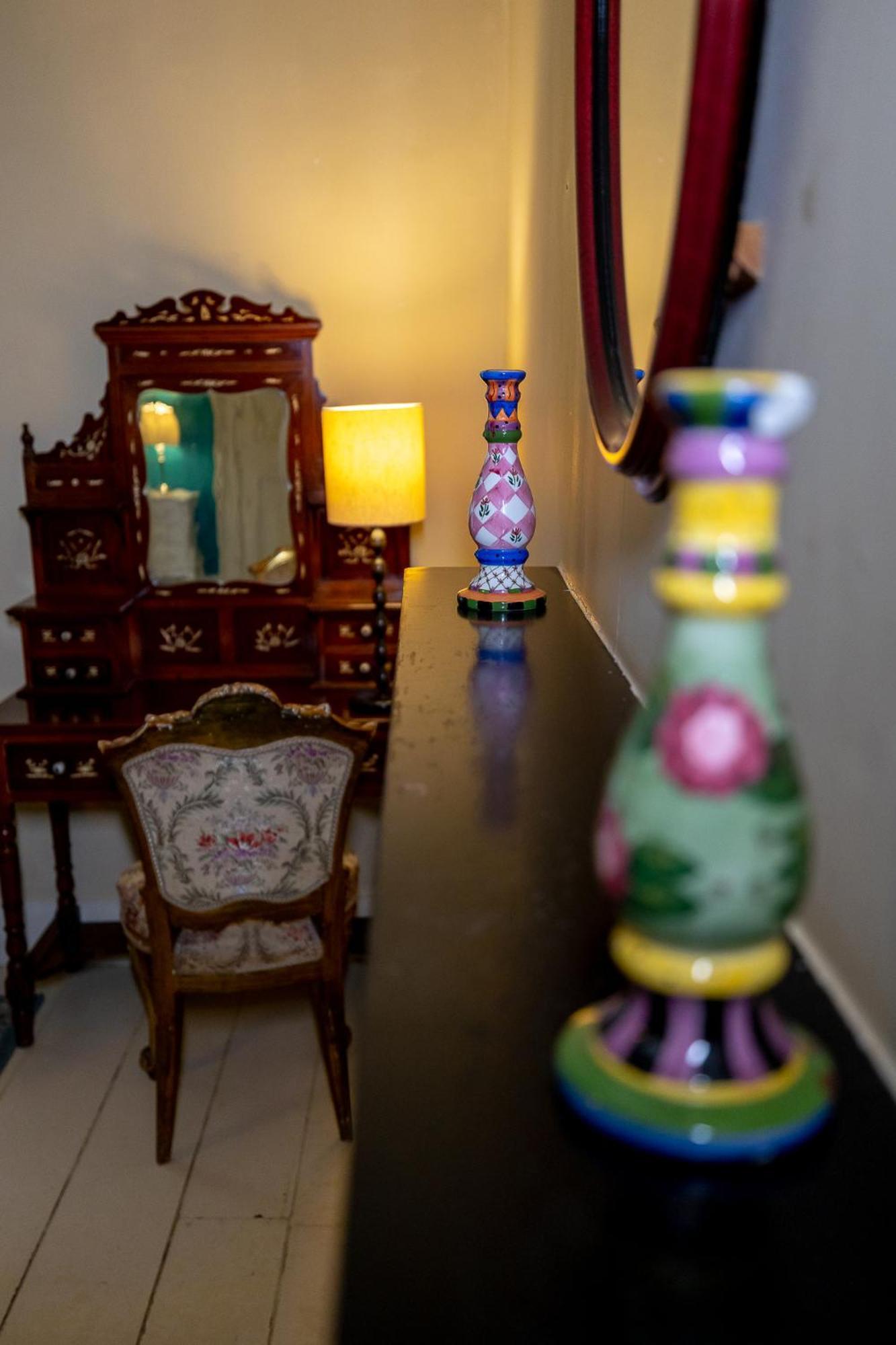 Clone Country House Aughrim Extérieur photo A dressing table in a bedroom